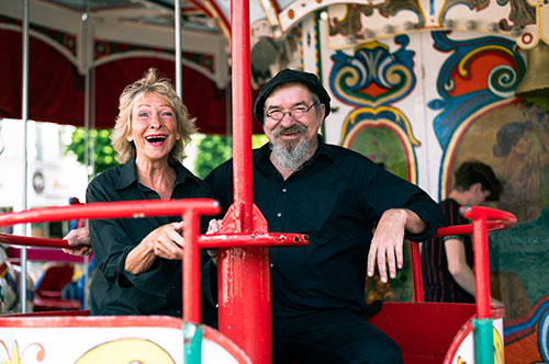 Hellmann und Denker fahren Karussell